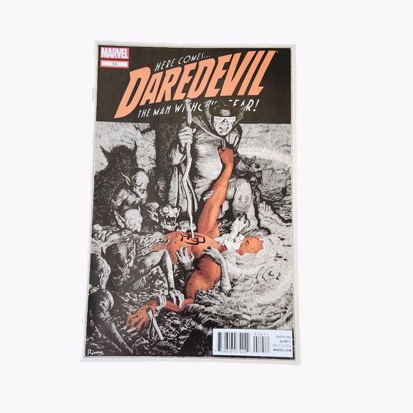 Marvel Daredevil #10 2011 Comic Book Collector Bagged Boarded - Picture 1 of 3